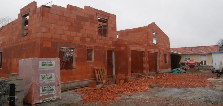 Nos maçons sont à votre service du terrassement à la construction des murs à Arcachon.